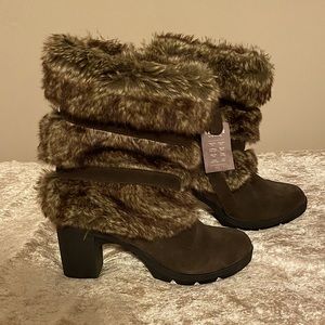 NWT Bearpaw Bridget Boots